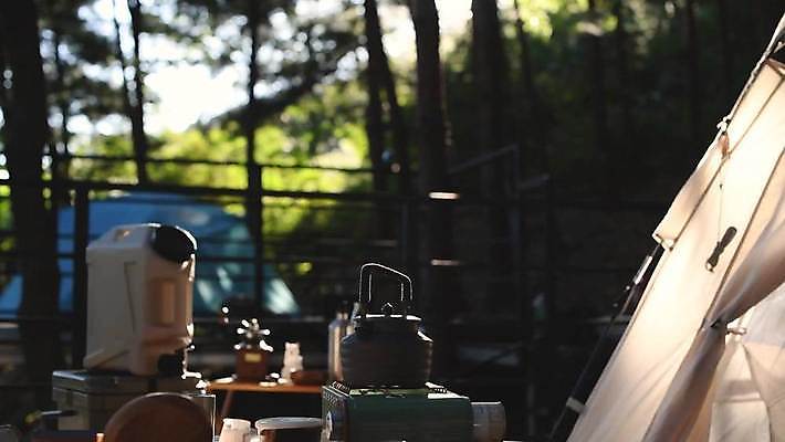 주간 텐트 캠핑도구 풍경 사람없음 야외 아웃포커스 햇빛 캠핑 캠핑장 캠핑의자 4K MP4 MOV 국내동영상 클립영상 자연요소 의자 레저 촬영기법 태양 도구 동영상 파일형식