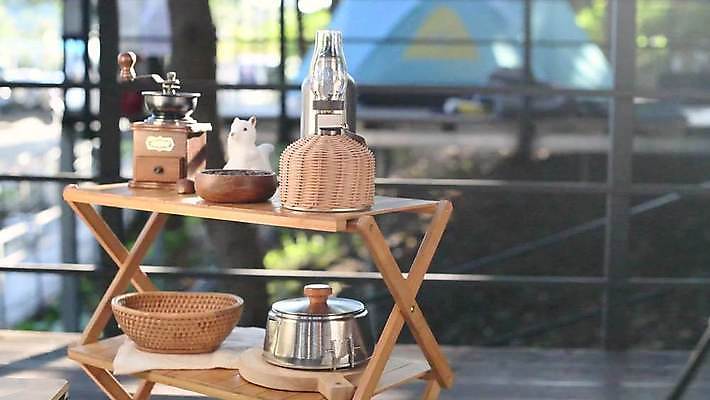 주간 선반 텐트 캠핑도구 풍경 사람없음 야외 아웃포커스 캠핑 랜턴 캠핑장 그라인더 4K MP4 MOV 국내동영상 클립영상 자연요소 가구 레저 조명 촬영기법 도구 동영상 커피용품 파일형식