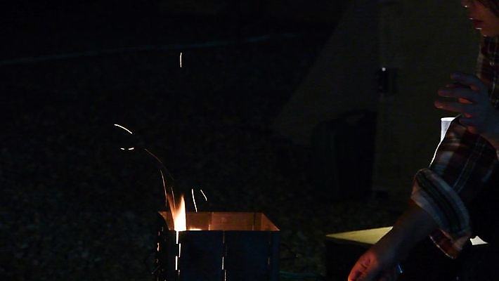 여자 40대 중년 불꽃 한명 상반신 야외 어둠 캠핑 한국인 야간 화로 중년여자한명만 4K MP4 MOV 국내동영상 클립영상 자연요소 1 그릇 불 레저 사람 동양인 성인 동영상 여자한명만 중년여자만 파일형식