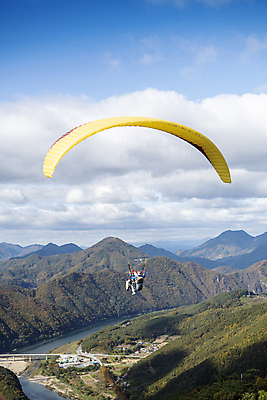 포토 JPG 주간 전신 구름 남자 하늘 산 한명 20대 성인 야외 뒷모습 레포츠 한국인 가을 비행 익스트림스포츠 패러글라이딩 단양 성인남자한명만 전경 국내포토 자연요소 1 계절 스포츠 뷰포인트 레저 사람 동양인 풍경 청년 충청북도 남자한명만 성인남자만 파일형식 탑뷰