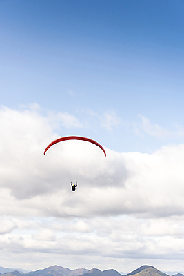 포토 JPG 주간 전신 구름 남자 하늘 한명 20대 성인 야외 뒷모습 레포츠 맑음 한국인 비행 익스트림스포츠 패러글라이딩 단양 성인남자한명만 국내포토 자연요소 1 스포츠 뷰포인트 레저 날씨 사람 동양인 청년 충청북도 남자한명만 성인남자만 파일형식
