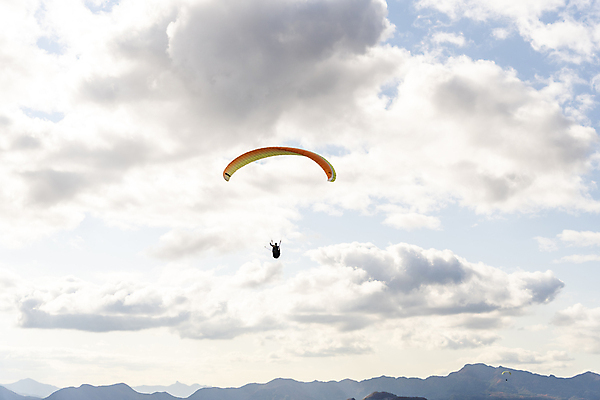 포토 JPG 주간 전신 구름 여자 하늘 한명 20대 성인 야외 뒷모습 레포츠 맑음 한국인 비행 익스트림스포츠 패러글라이딩 단양 성인여자한명만 국내포토 자연요소 1 스포츠 뷰포인트 레저 날씨 사람 동양인 청년 충청북도 여자한명만 성인여자만 파일형식