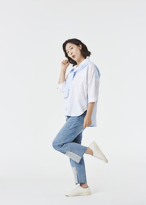 포토 JPG 스튜디오촬영 전신 여자 노년 할머니 와이셔츠 실내 한명 서기 옆모습 실버라이프 청춘 기쁨 한국인 청바지 60대 흰배경 입내밀기 다리들기 노인여자한명만 액티브시니어 국내포토 1 라이프스타일 감정 뷰포인트 백그라운드 컨셉 셔츠 바지 모션 사람 동양인 성인 내부 흰색 여자한명만 노인여자만 파일형식