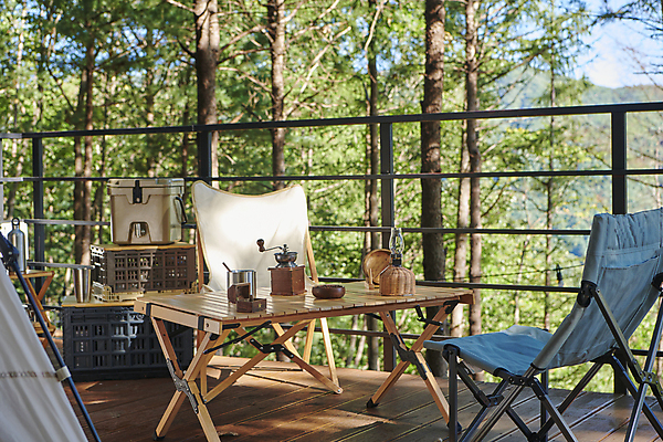 포토 JPG 주간 여행 휴가 휴식 텐트 캠핑도구 사람없음 야외 캠핑 머그컵 오브젝트 힐링 그라인더 데크 나무탁자 야외테이블 캠핑의자 국내포토 자연요소 컨셉 의자 탁자 레저 컵 도구 커피용품 파일형식