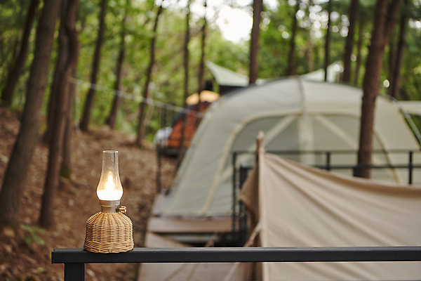 포토 JPG 주간 여행 난간 휴가 휴식 텐트 캠핑도구 사람없음 야외 아웃포커스 캠핑 램프 오브젝트 힐링 국내포토 자연요소 컨셉 레저 조명 촬영기법 도구 파일형식