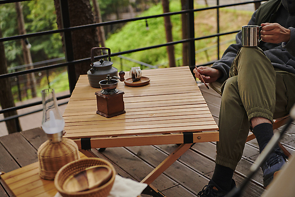 포토 JPG 주간 전신 남자 커피 여행 주전자 휴가 휴식 한명 앉기 성인 야외 앞모습 옆모습 30대 청춘 캠핑 한국인 머그컵 다리꼬기 힐링 그라인더 데크 나무탁자 야외테이블 커피용품 성인남자한명만 국내포토 자연요소 1 음료 뷰포인트 컨셉 모션 탁자 주방용품 레저 사람 동양인 컵 장년 오브젝트 남자한명만 성인남자만 파일형식