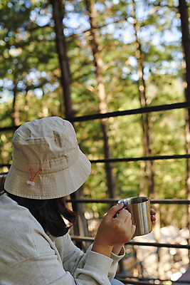 포토 JPG 주간 모자 응시 여자 커피 40대 중년 여행 휴가 휴식 한명 들기 상반신 야외 옆모습 청춘 캠핑 한국인 머그컵 힐링 중년여자한명만 국내포토 자연요소 1 시선 잡화 음료 뷰포인트 컨셉 모션 레저 사람 동양인 성인 컵 여자한명만 중년여자만 파일형식
