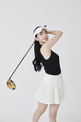포토 JPG 스튜디오촬영 응시 여자 스포츠 골프 실내 건강 한명 미소 상반신 20대 성인 옆모습 운동 골프채 한국인 스윙 골프웨어 흰배경 챙모자 성인여자한명만 MZ세대 국내포토 모자_잡화 1 시선 옷 뷰포인트 포즈 백그라운드 골프용품 표정 사람 동양인 청년 내부 구기 흰색 세대 여자한명만 성인여자만 파일형식