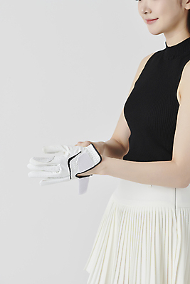 포토 JPG 스튜디오촬영 여자 스포츠 골프 실내 건강 한명 미소 상반신 20대 성인 옆모습 운동 한국인 골프웨어 흰배경 골프장갑 착용 성인여자한명만 MZ세대 국내포토 1 옷 뷰포인트 장갑 백그라운드 골프용품 표정 사람 동양인 청년 내부 구기 흰색 세대 여자한명만 성인여자만 파일형식