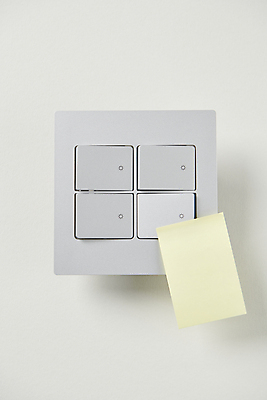 포토 JPG 스튜디오촬영 사람없음 에너지 절약 전기에너지 오브젝트 포스트잇 흰배경 에너지절약 스위치 전원스위치 국내포토 에너지의날 기념일 백그라운드 컨셉 실내 흰색 메모지 파일형식