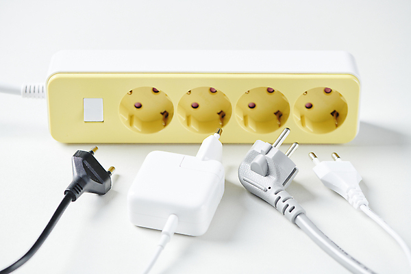 포토 JPG 스튜디오촬영 근접촬영 사람없음 에너지 절약 콘센트 플러그 전기에너지 오브젝트 흰배경 에너지절약 멀티탭 전기절약 국내포토 뷰포인트 백그라운드 컨셉 실내 흰색 파일형식