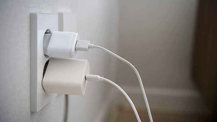 포토 JPG 실내 근접촬영 사람없음 아웃포커스 에너지 콘센트 전기에너지 가득함 낭비 멀티탭 국내포토 뷰포인트 컨셉 촬영기법 내부 파일형식