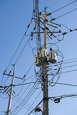 포토 JPG 주간 하늘 사람없음 야외 에너지 전선 도심 전기에너지 전봇대 변압기 국내포토 자연요소 공공시설 도시 파일형식