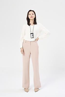 포토 JPG 스튜디오촬영 전신 우먼라이프 여자 허리손 한명 서기 정장 20대 성인 앞모습 비즈니스라이프 한국인 비즈니스우먼 흰배경 고개들기 사원증 성인여자한명만 국내포토 1 라이프스타일 옷 뷰포인트 포즈 백그라운드 비즈니스 모션 실내 사람 동양인 청년 흰색 직장인 여자한명만 성인여자만 파일형식