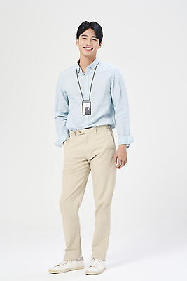 포토 JPG 스튜디오촬영 전신 남자 맨라이프 한명 서기 미소 정장 20대 성인 앞모습 비즈니스라이프 한국인 비즈니스맨 흰배경 주머니손 사원증 성인남자한명만 국내포토 1 라이프스타일 옷 뷰포인트 백그라운드 비즈니스 모션 실내 표정 사람 동양인 청년 흰색 직장인 남자한명만 성인남자만 파일형식