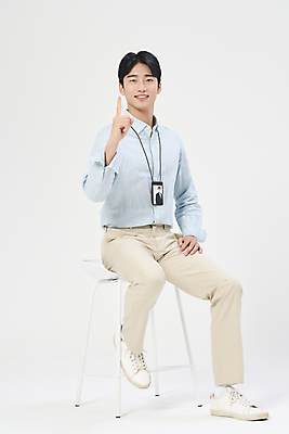 포토 JPG 스튜디오촬영 전신 응시 남자 맨라이프 의자 한명 앉기 정장 손짓 20대 성인 앞모습 옆모습 비즈니스라이프 손들기 한국인 비즈니스맨 흰배경 사원증 성인남자한명만 국내포토 1 라이프스타일 시선 옷 뷰포인트 가구 백그라운드 비즈니스 모션 실내 사람 동양인 청년 흰색 직장인 남자한명만 성인남자만 파일형식