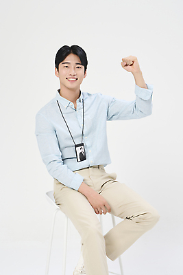 포토 JPG 스튜디오촬영 남자 맨라이프 의자 한명 미소 앉기 정장 상반신 20대 성인 앞모습 비즈니스라이프 파이팅 한국인 비즈니스맨 흰배경 열정 사원증 성인남자한명만 국내포토 1 라이프스타일 옷 감정 뷰포인트 가구 백그라운드 비즈니스 모션 실내 표정 사람 동양인 청년 흰색 직장인 남자한명만 성인남자만 파일형식