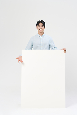 포토 JPG 스튜디오촬영 배너 남자 맨라이프 사각프레임 한명 서기 미소 정장 손짓 20대 성인 앞모습 비즈니스라이프 한국인 가리킴 잡기 비즈니스맨 흰배경 성인남자한명만 국내포토 1 라이프스타일 옷 뷰포인트 백그라운드 비즈니스 모션 프레임 실내 표정 사람 동양인 청년 사각형 흰색 직장인 남자한명만 성인남자만 파일형식