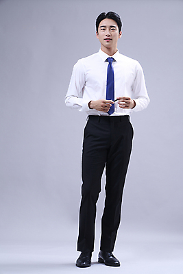 포토 JPG 스튜디오촬영 전신 응시 남자 회색배경 한명 서기 들기 정장 20대 성인 앞모습 비즈니스라이프 볼펜 한국인 비즈니스맨 성인남자한명만 국내포토 1 라이프스타일 시선 옷 뷰포인트 백그라운드 비즈니스 모션 실내 사람 동양인 청년 펜 회색 직장인 남자한명만 성인남자만 파일형식