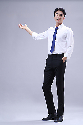 포토 JPG 스튜디오촬영 전신 응시 남자 회색배경 한명 서기 미소 들기 정장 20대 성인 옆모습 비즈니스라이프 볼펜 한국인 가리킴 비즈니스맨 발표 주머니손 성인남자한명만 국내포토 1 라이프스타일 시선 옷 뷰포인트 백그라운드 비즈니스 모션 실내 표정 사람 동양인 손짓 청년 펜 회색 직장인 남자한명만 성인남자만 파일형식