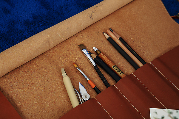 포토 JPG 사람없음 미술도구 붓 오브젝트 필통 조각칼 국내포토 학용품 칼 파일형식