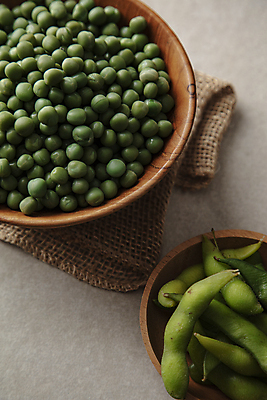 포토 JPG 실내 근접촬영 사람없음 하이앵글 완두콩 건강식품 나무그릇 국내포토 그릇 음식 뷰포인트 콩 건강 내부 목재 파일형식