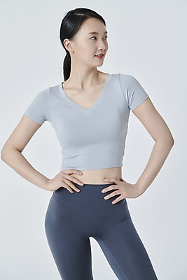 포토 JPG 스튜디오촬영 우먼라이프 응시 여자 허리손 요가 한명 미소 상반신 20대 성인 앞모습 운동복 운동 한국인 흰배경 성인여자한명만 국내포토 1 라이프스타일 웰빙 시선 옷 뷰포인트 포즈 백그라운드 실내 표정 건강 사람 동양인 청년 흰색 여자한명만 성인여자만 파일형식