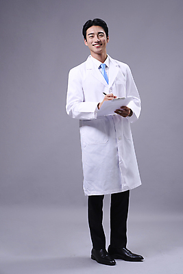 포토 JPG 스튜디오촬영 전신 응시 남자 맨라이프 회색배경 한명 미소 들기 20대 성인 앞모습 펜 한국인 기록 전문직 수의사 서류판 성인남자한명만 국내포토 직업 1 라이프스타일 시선 뷰포인트 백그라운드 모션 실내 표정 사람 동양인 청년 필기구 사무용품 회색 의사 남자한명만 성인남자만 파일형식