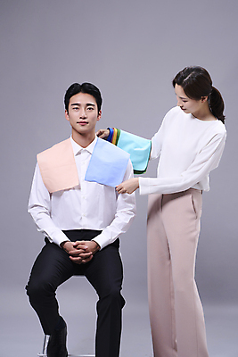 포토 JPG 스튜디오촬영 응시 여자 남자 회색배경 서기 앉기 상반신 20대 성인 두명 앞모습 옆모습 한국인 잡기 비교 전문직 천 고객 성인만 퍼스널컬러 국내포토 직업 시선 뷰포인트 백그라운드 컨셉 모션 실내 사람 동양인 청년 뷰티 회색 직물 파일형식