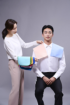 포토 JPG 스튜디오촬영 응시 여자 남자 회색배경 서기 앉기 상반신 20대 성인 두명 앞모습 옆모습 한국인 잡기 비교 전문직 천 고객 성인만 퍼스널컬러 국내포토 직업 시선 뷰포인트 백그라운드 컨셉 모션 실내 사람 동양인 청년 뷰티 회색 직물 파일형식