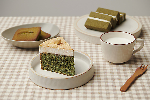 포토 JPG 스튜디오촬영 회색배경 사람없음 케이크 봄 우유 머그컵 식탁보 체크무늬 나무포크 쑥 카스테라 피낭시에 국내포토 계절 빵 백그라운드 포크 무늬 채소 디저트 유제품 실내 컵 회색 파일형식