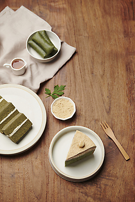 포토 JPG 스튜디오촬영 사람없음 하이앵글 케이크 봄 꿀 나무포크 쑥 쑥떡 콩가루 나무배경 국내포토 계절 뷰포인트 백그라운드 포크 채소 디저트 떡 실내 가루 파일형식