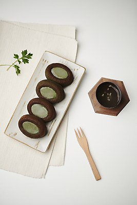 포토 JPG 스튜디오촬영 빵 사람없음 하이앵글 봄 흰배경 식혜 나무포크 쑥 국내포토 계절 음료 음식 뷰포인트 백그라운드 포크 채소 실내 흰색 전통차 파일형식