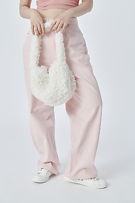 포토 JPG 스튜디오촬영 라이프스타일 여자 가방 한명 서기 들기 20대 성인 취미 앞모습 한국인 하반신 성인여자한명만 국내포토 1 잡화 뷰포인트 모션 실내 사람 동양인 청년 생활 여자한명만 성인여자만 파일형식