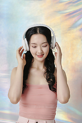 포토 JPG 스튜디오촬영 라이프스타일 여자 한명 미소 근접촬영 상반신 20대 성인 취미 앞모습 손들기 헤드폰 음악감상 한국인 홀로그램 성인여자한명만 국내포토 1 뷰포인트 음향기기 모션 실내 표정 사람 동양인 청년 생활 감상 여자한명만 성인여자만 파일형식