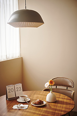 포토 JPG 커피 백그라운드 실내 사람없음 꽃병 달력 편안함 크루아상 오브젝트 감성 거베라 국내포토 꽃 음료 빵 컨셉 내부 감각 파일형식