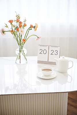 포토 JPG 여유 커피 백그라운드 실내 사람없음 꽃병 달력 찻주전자 오브젝트 감성 국내포토 꽃 감정 음료 컨셉 주전자 내부 파일형식