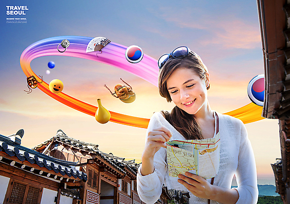 PSD 서양인 편집이미지 응시 여자 한옥 서울 기와 한명 들기 상반신 20대 성인 가이드북 성인여자한명만 이미지편집 외국인 1 한국전통 시선 여행 고건축 모션 한국 사람 청년 여자한명만 성인여자만 파일형식