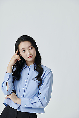 포토 JPG 스튜디오촬영 여자 생각 상상 실내 한명 상반신 20대 성인 앞모습 한국인 고민 성인여자한명만 국내포토 1 감정 뷰포인트 사람 동양인 청년 내부 여자한명만 성인여자만 파일형식