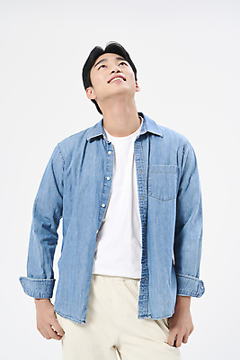 포토 JPG 스튜디오촬영 남자 여행 휴가 한명 미소 상반신 20대 성인 앞모습 청춘 한국인 자유 올려보기 설레임 성인남자한명만 국내포토 1 감정 뷰포인트 컨셉 모션 실내 표정 사람 동양인 청년 남자한명만 성인남자만 파일형식