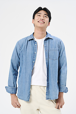 포토 JPG 스튜디오촬영 남자 여행 휴가 한명 미소 웃음 상반신 20대 성인 앞모습 청춘 한국인 자유 올려보기 설레임 성인남자한명만 국내포토 1 감정 뷰포인트 컨셉 모션 실내 표정 사람 동양인 청년 남자한명만 성인남자만 파일형식