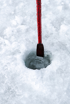 포토 JPG 주간 겨울 이벤트 사람없음 야외 얼음 축제 도구 구멍 강원도 빙판 얼음낚시 지역축제 국내포토 자연요소 계절 낚시 한국 파일형식