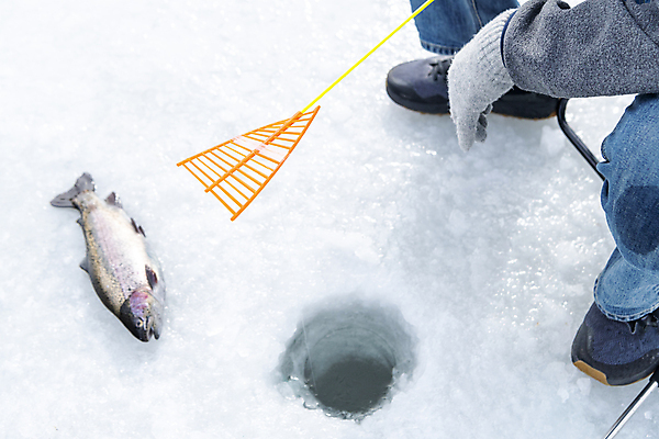 포토 JPG 주간 남자 겨울 한명 들기 앉기 이벤트 성인 야외 옆모습 30대 얼음 축제 한국인 하반신 구멍 낚싯대 강원도 빙판 얼음낚시 송어 송어축제 성인남자한명만 지역축제 국내포토 자연요소 1 계절 뷰포인트 모션 낚시 한국 어류 사람 동양인 장년 낚시용품 남자한명만 성인남자만 파일형식