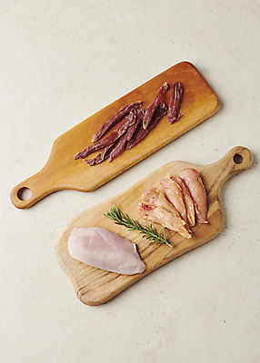 포토 JPG 스튜디오촬영 사람없음 먹이 오브젝트 닭가슴살 애견간식 훈제오리 영양_영양소 펫푸드 국내포토 실내 닭고기 애견용품 훈제 영양소 파일형식