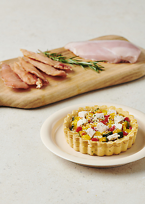 포토 JPG 스튜디오촬영 사람없음 먹이 오브젝트 파이 닭가슴살 애견간식 영양_영양소 펫푸드 국내포토 빵 실내 닭고기 애견용품 영양소 파일형식