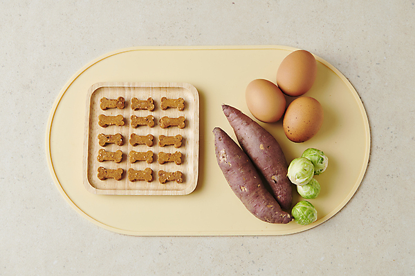 포토 JPG 스튜디오촬영 식재료 사람없음 하이앵글 먹이 오브젝트 애견간식 영양_영양소 펫푸드 국내포토 뷰포인트 실내 애견용품 영양소 파일형식