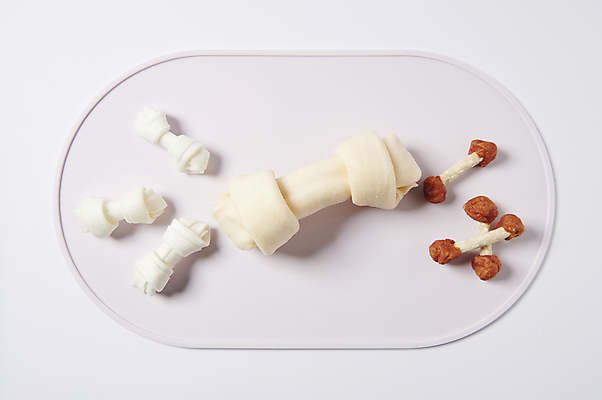 포토 JPG 스튜디오촬영 사람없음 하이앵글 먹이 오브젝트 개껌 애견간식 영양_영양소 펫푸드 국내포토 뷰포인트 실내 애견용품 영양소 파일형식