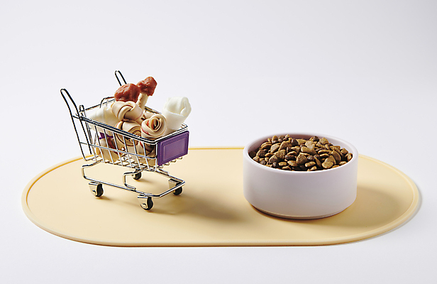 포토 JPG 스튜디오촬영 사람없음 쇼핑카 먹이 오브젝트 개껌 개밥그릇 개사료 애견간식 영양_영양소 펫푸드 국내포토 그릇 실내 쇼핑 카트 애견용품 영양소 파일형식