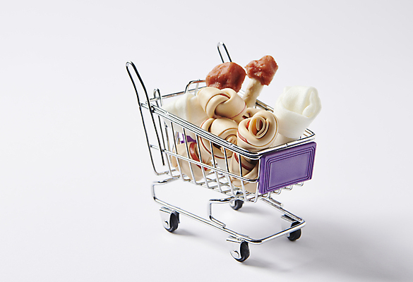 포토 JPG 스튜디오촬영 사람없음 쇼핑카 먹이 오브젝트 개껌 애견간식 영양_영양소 펫푸드 국내포토 실내 쇼핑 카트 애견용품 영양소 파일형식