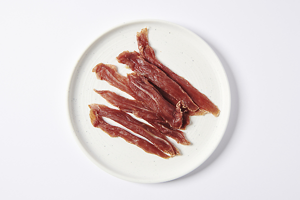 포토 JPG 스튜디오촬영 사람없음 하이앵글 먹이 오브젝트 애견간식 육포 핸드메이드 영양_영양소 펫푸드 국내포토 뷰포인트 실내 애견용품 영양소 파일형식